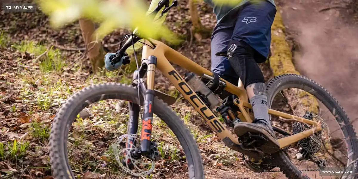 必一🏊♂️在泳池里乘风破浪,每一次摆臂都是与自己的较量!
