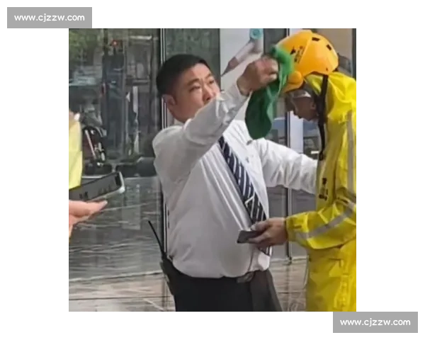 赛道惊魂十分钟!外卖小哥误入闯关现场 保安大哥带我狂奔脱险